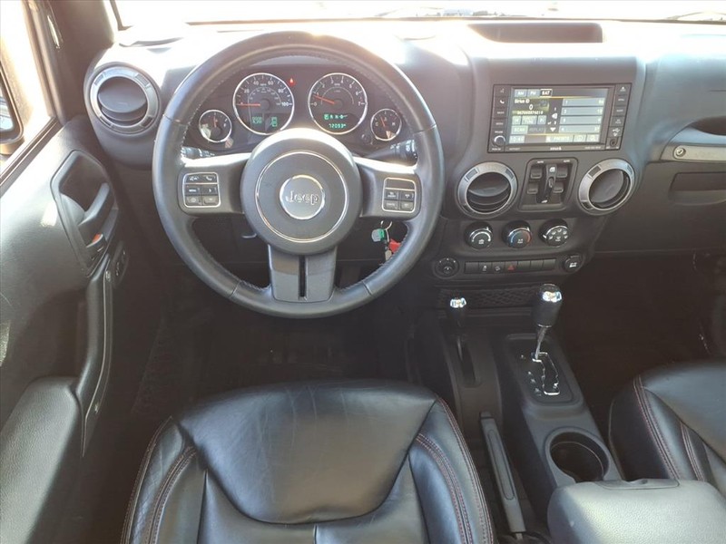 Jeep Wrangler Unlimited Vehicle Full-screen Gallery Image 11