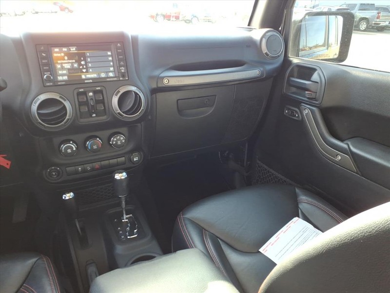 Jeep Wrangler Unlimited Vehicle Full-screen Gallery Image 12