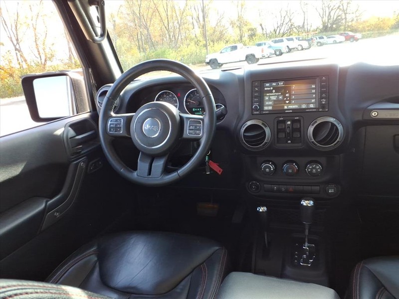 Jeep Wrangler Unlimited Vehicle Full-screen Gallery Image 13