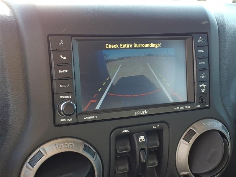 Jeep Wrangler Unlimited Vehicle Full-screen Gallery Image 15