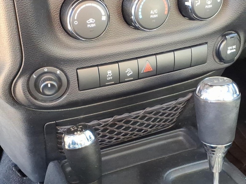 Jeep Wrangler Unlimited Vehicle Full-screen Gallery Image 17