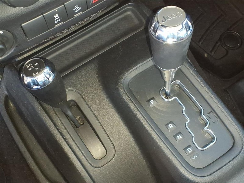 Jeep Wrangler Unlimited Vehicle Full-screen Gallery Image 18