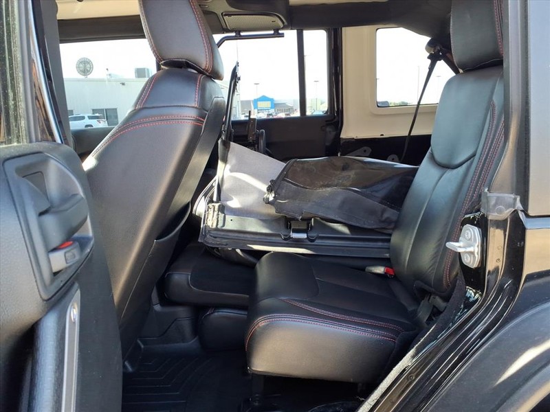 Jeep Wrangler Unlimited Vehicle Full-screen Gallery Image 24