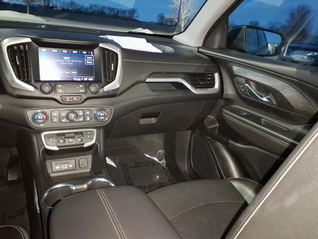 GMC Terrain Vehicle Full-screen Gallery Image 10