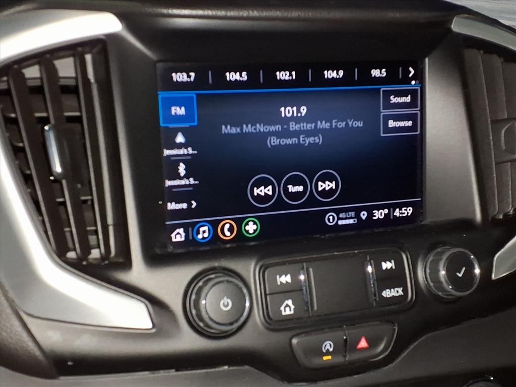 GMC Terrain Vehicle Full-screen Gallery Image 12