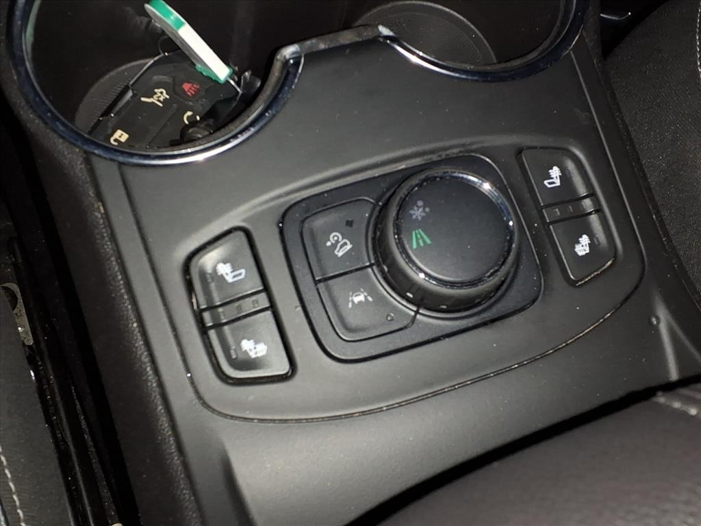 GMC Terrain Vehicle Full-screen Gallery Image 15