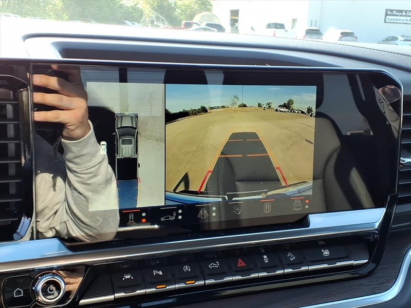 GMC Sierra 1500 Vehicle Full-screen Gallery Image 9