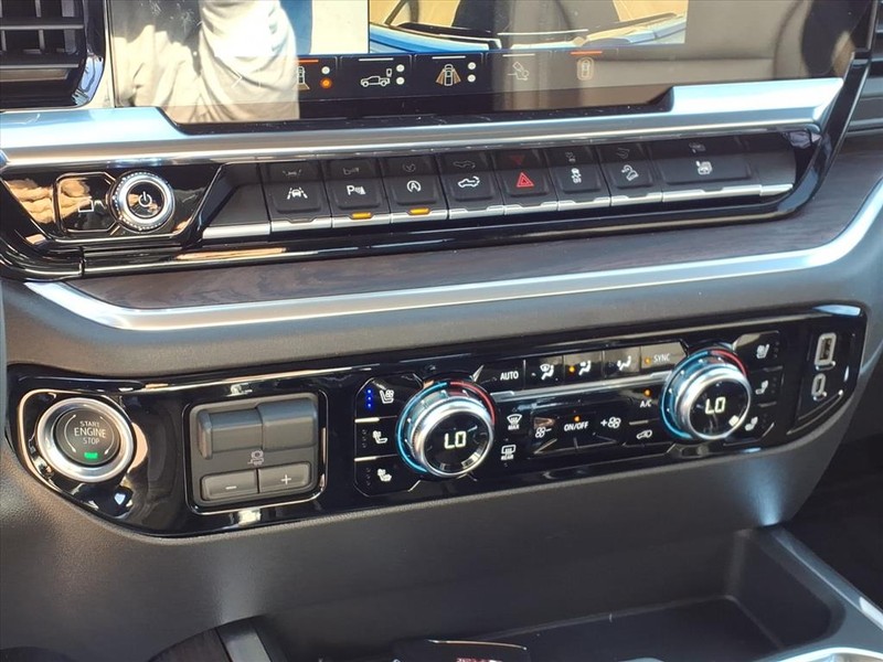 GMC Sierra 1500 Vehicle Full-screen Gallery Image 10