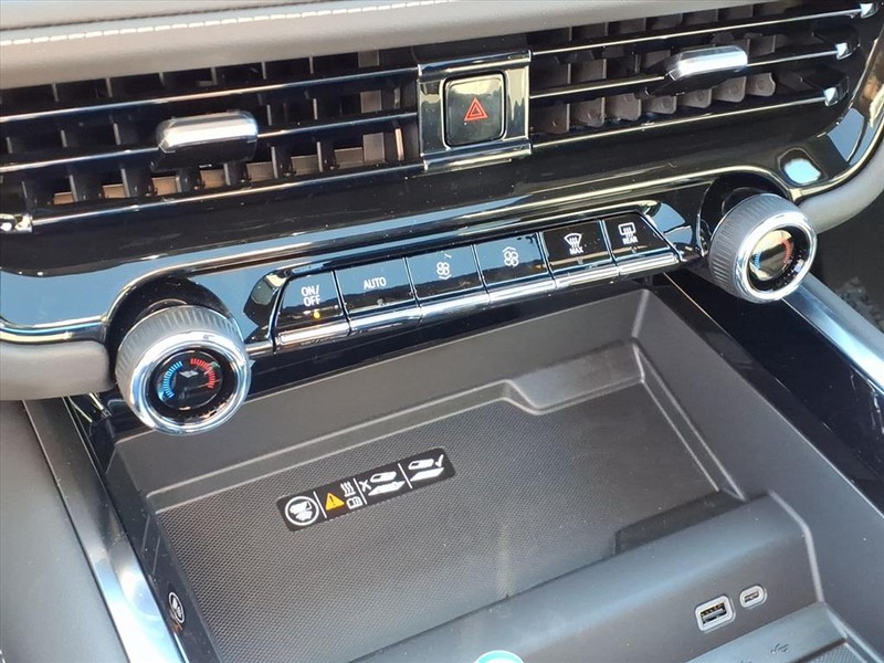 Chevrolet Tahoe Vehicle Full-screen Gallery Image 10