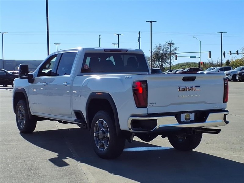 GMC Sierra 2500HD Vehicle Full-screen Gallery Image 3