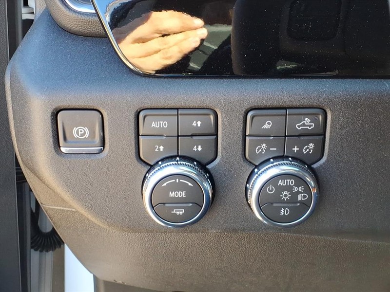 GMC Sierra 2500HD Vehicle Full-screen Gallery Image 14