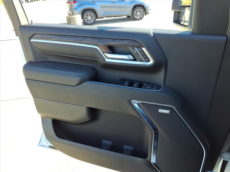 GMC Sierra 2500HD Vehicle Full-screen Gallery Image 15