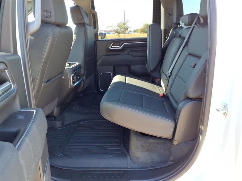 GMC Sierra 2500HD Vehicle Full-screen Gallery Image 17