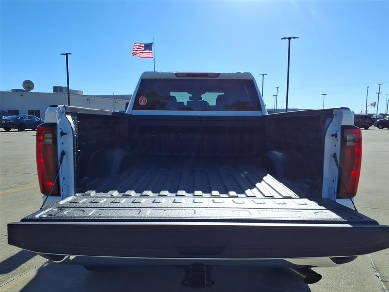 GMC Sierra 2500HD Vehicle Full-screen Gallery Image 18