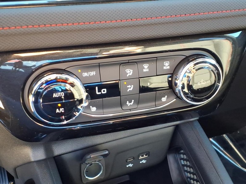 Chevrolet Trailblazer Vehicle Full-screen Gallery Image 10