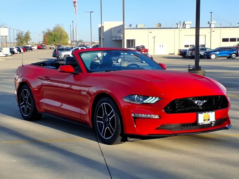 Ford Mustang Vehicle Full-screen Gallery Image 6