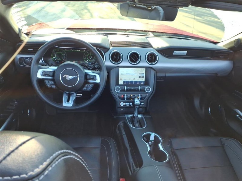 Ford Mustang Vehicle Full-screen Gallery Image 8