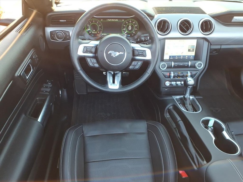 Ford Mustang Vehicle Full-screen Gallery Image 9