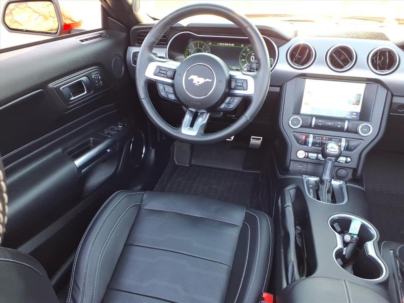 Ford Mustang Vehicle Full-screen Gallery Image 11