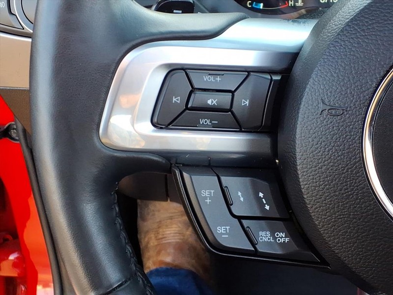 Ford Mustang Vehicle Full-screen Gallery Image 16