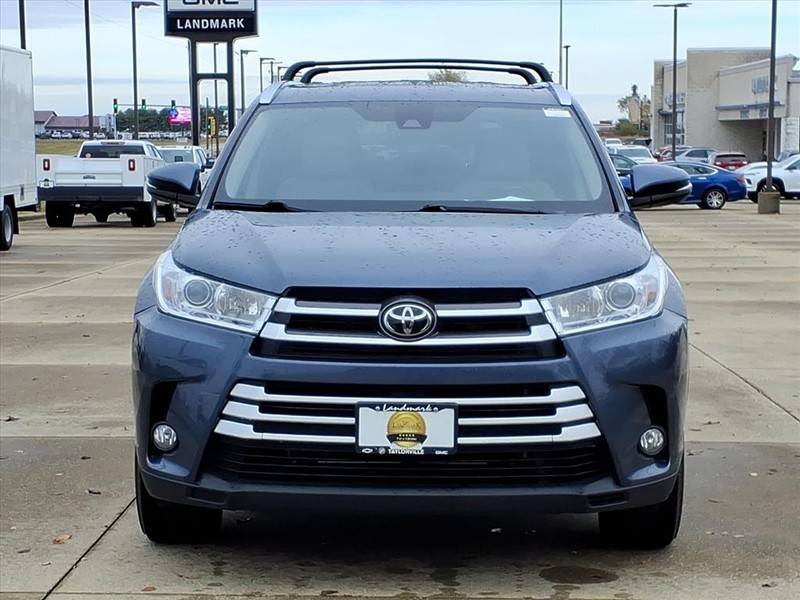Toyota Highlander Vehicle Full-screen Gallery Image 7