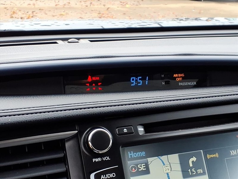 Toyota Highlander Vehicle Full-screen Gallery Image 12