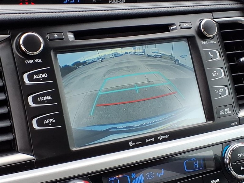 Toyota Highlander Vehicle Full-screen Gallery Image 14