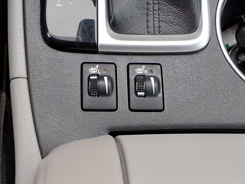 Toyota Highlander Vehicle Full-screen Gallery Image 17