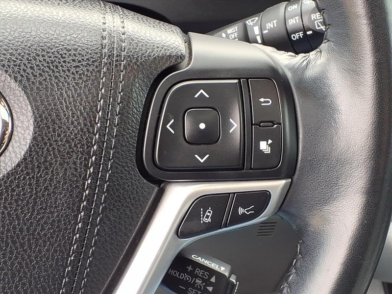 Toyota Highlander Vehicle Full-screen Gallery Image 19