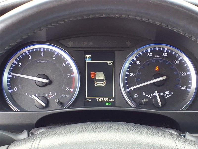 Toyota Highlander Vehicle Full-screen Gallery Image 20