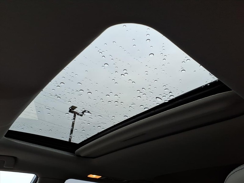 Toyota Highlander Vehicle Full-screen Gallery Image 23