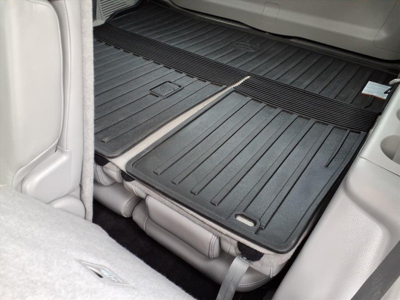 Toyota Highlander Vehicle Full-screen Gallery Image 25