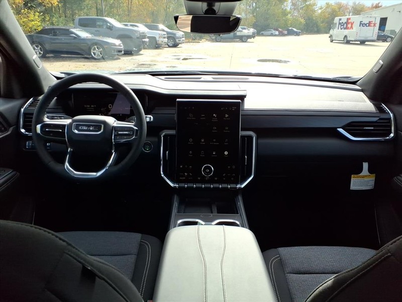 GMC Acadia Vehicle Full-screen Gallery Image 4