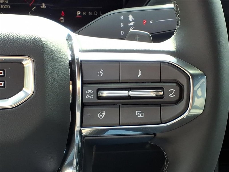 GMC Acadia Vehicle Full-screen Gallery Image 12