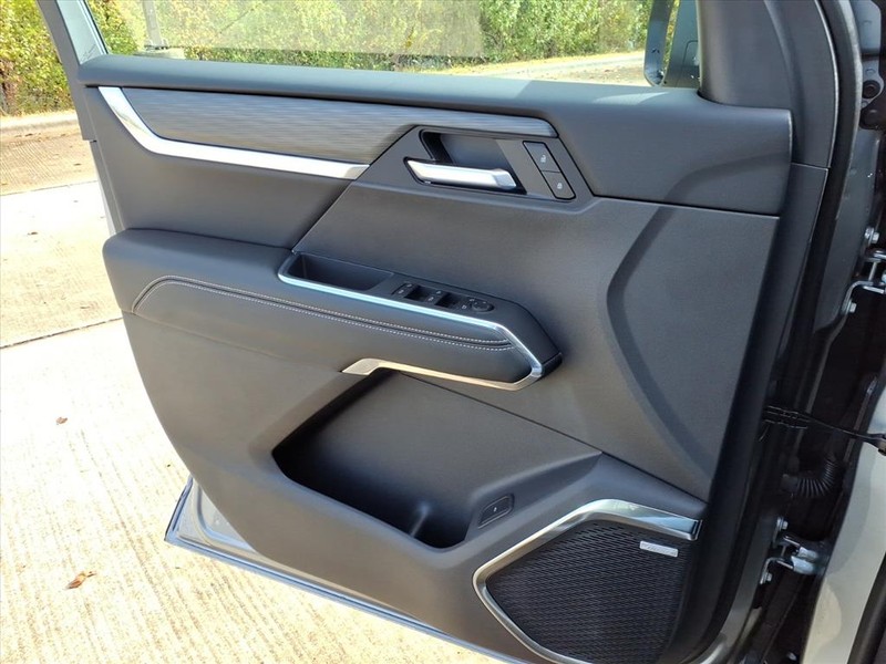 GMC Acadia Vehicle Full-screen Gallery Image 14