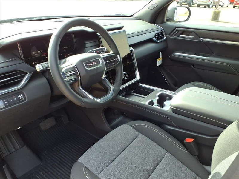 GMC Acadia Vehicle Full-screen Gallery Image 15