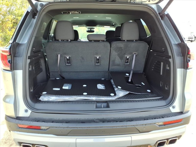 GMC Acadia Vehicle Full-screen Gallery Image 18