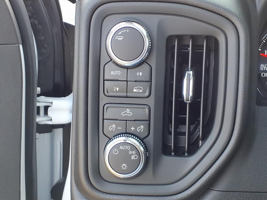 GMC Sierra 1500 Vehicle Full-screen Gallery Image 13