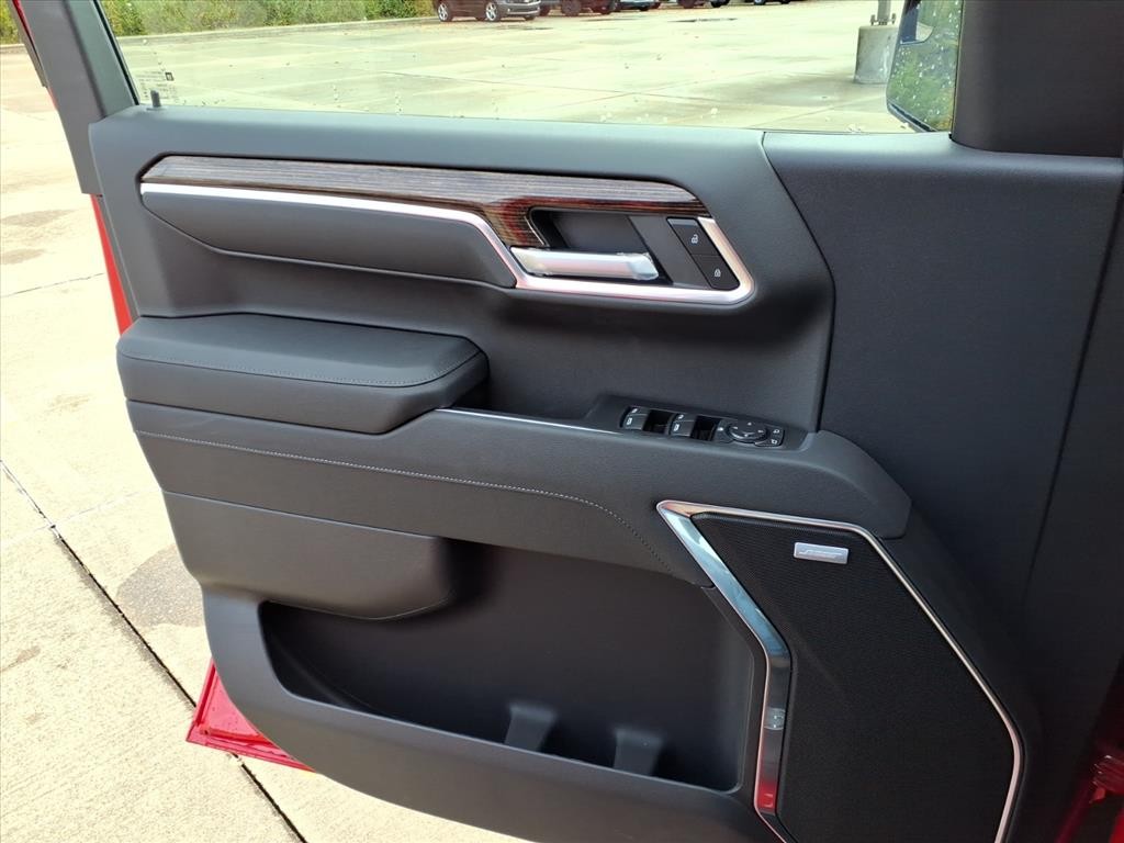 GMC Sierra 1500 Vehicle Full-screen Gallery Image 16