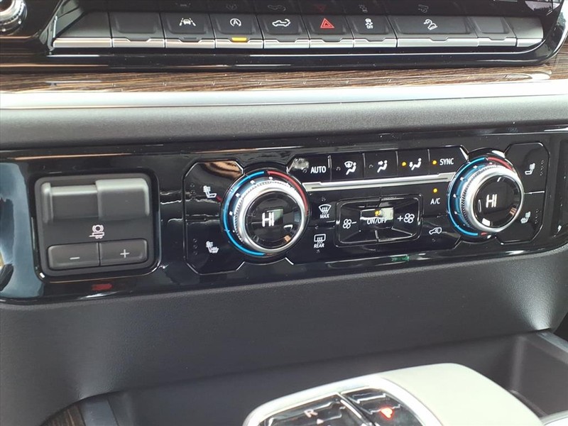 GMC Sierra 1500 Vehicle Full-screen Gallery Image 10