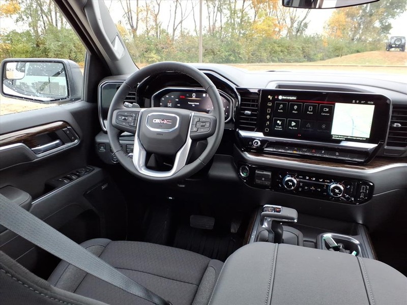 GMC Sierra 1500 Vehicle Full-screen Gallery Image 7