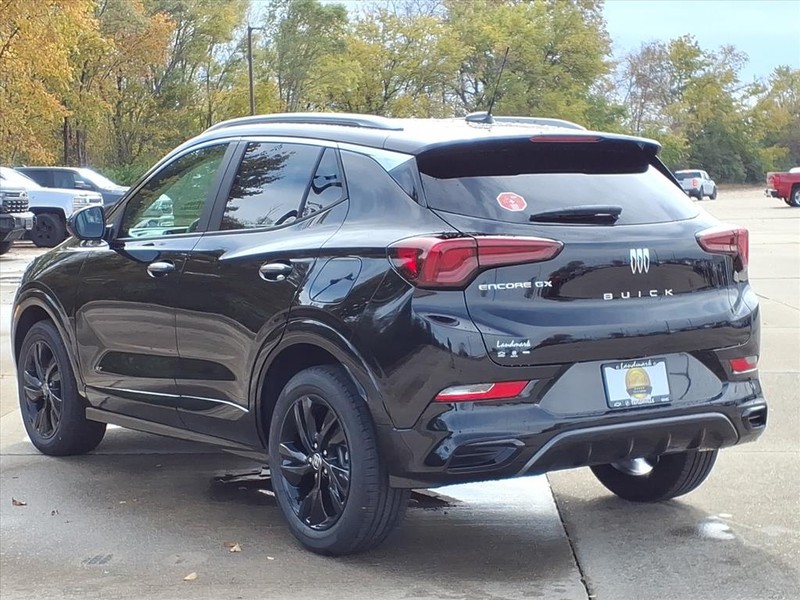 Buick Encore GX Vehicle Full-screen Gallery Image 3