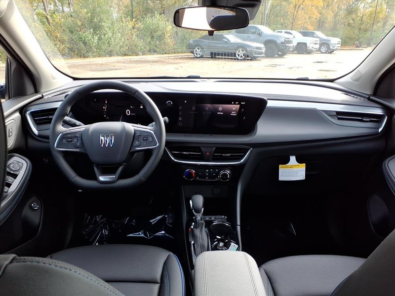 Buick Encore GX Vehicle Full-screen Gallery Image 4