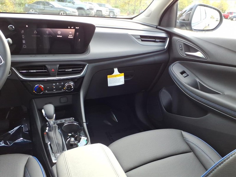 Buick Encore GX Vehicle Full-screen Gallery Image 6