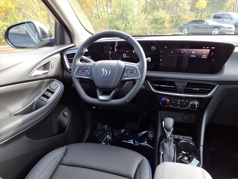 Buick Encore GX Vehicle Full-screen Gallery Image 7