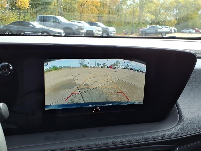 Buick Encore GX Vehicle Full-screen Gallery Image 9