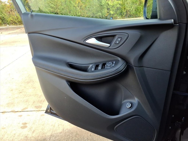 Buick Encore GX Vehicle Full-screen Gallery Image 15