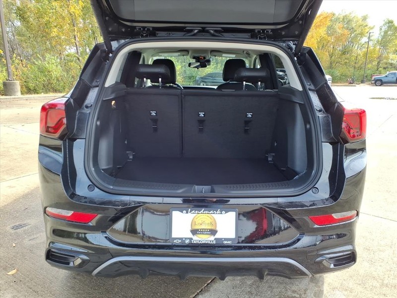 Buick Encore GX Vehicle Full-screen Gallery Image 18