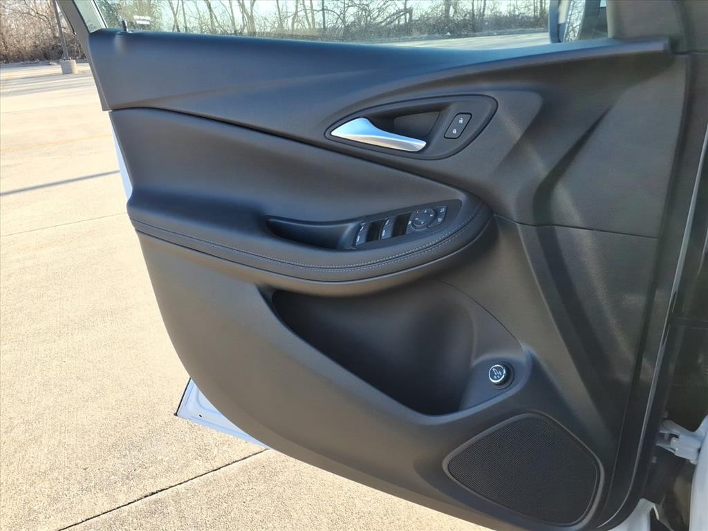 Buick Encore GX Vehicle Full-screen Gallery Image 15