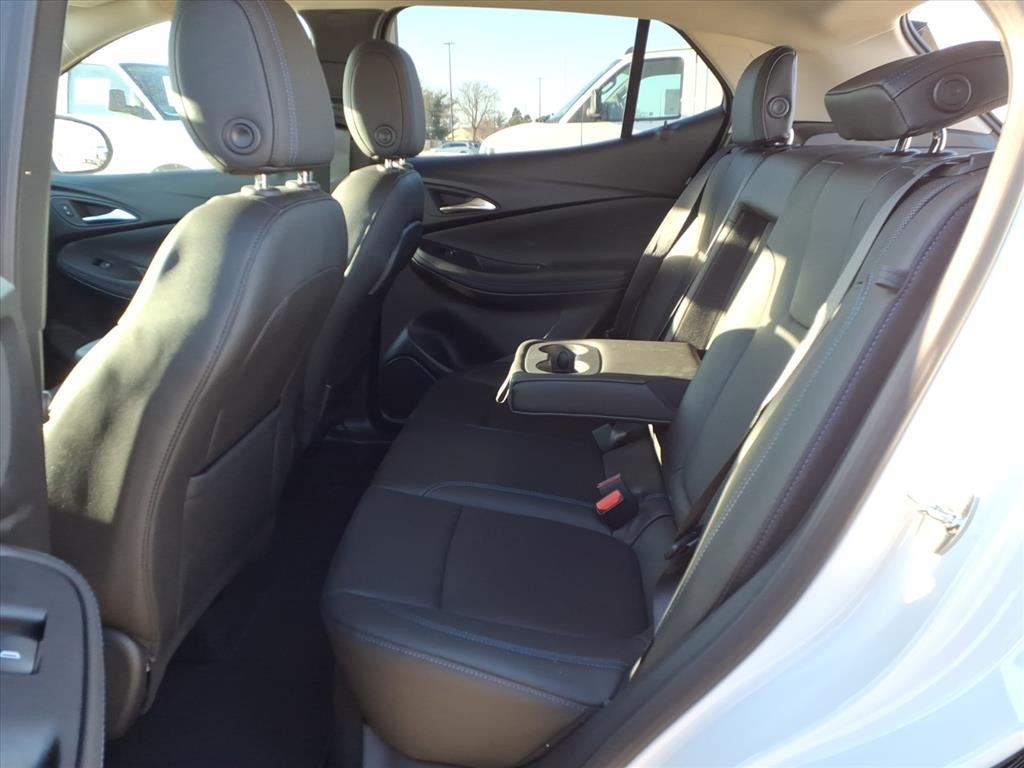 Buick Encore GX Vehicle Full-screen Gallery Image 17